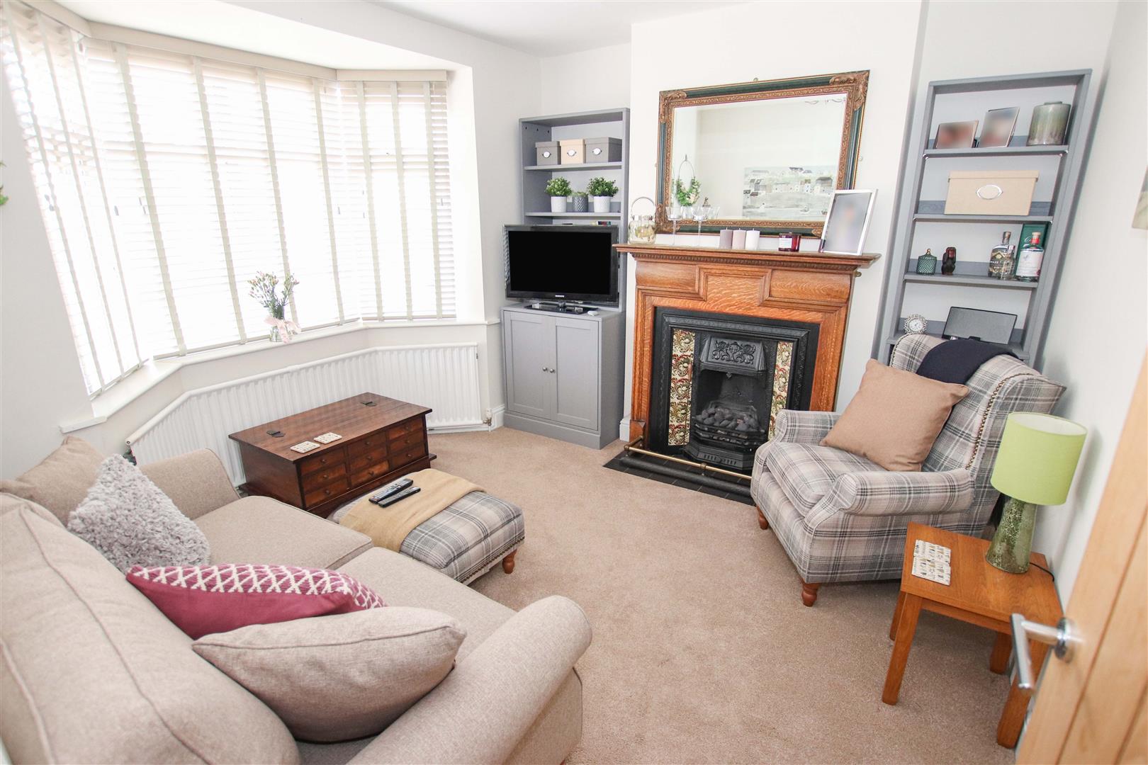 BAY FRONTED SITTING ROOM